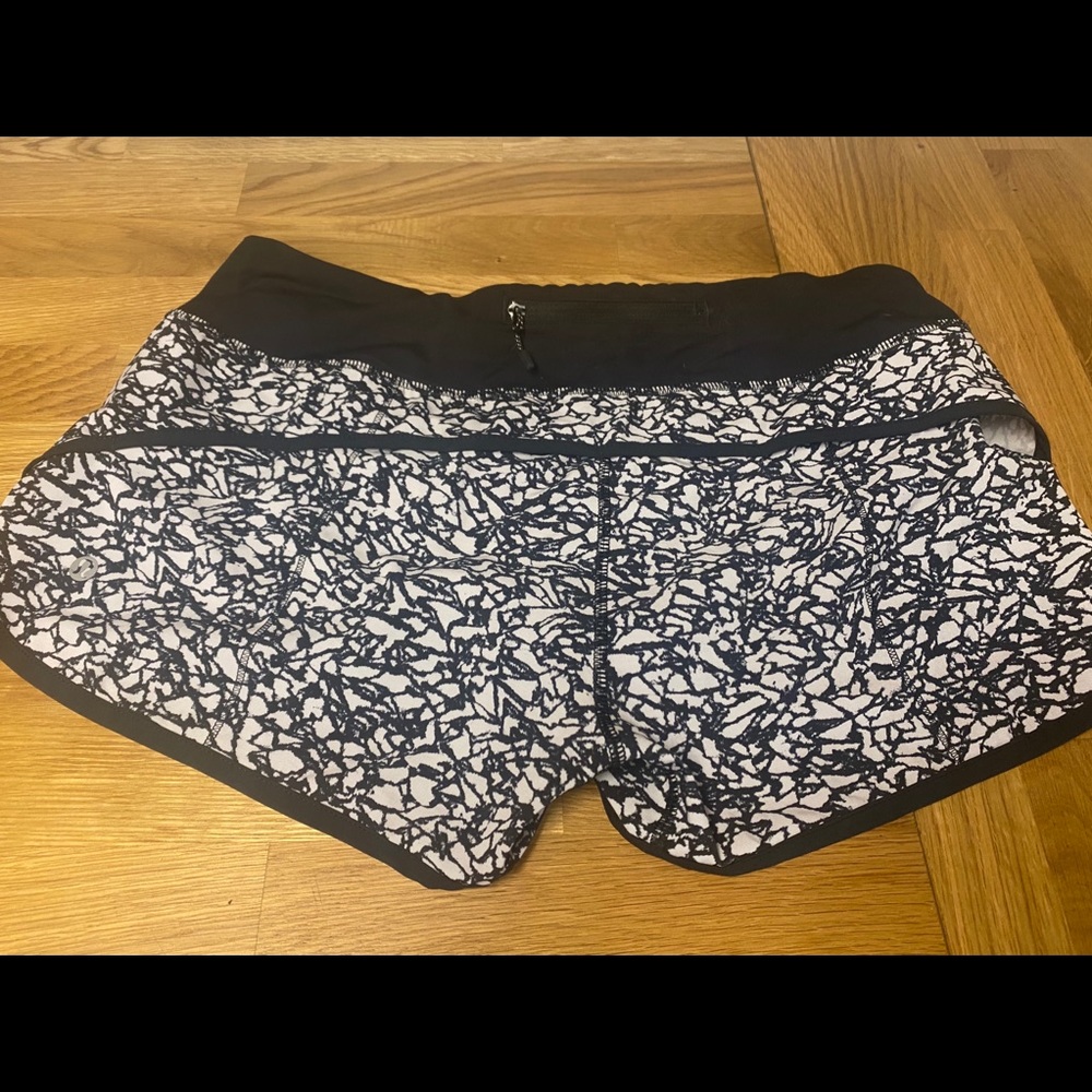 Lululemon shorts sz 8 2.5 inseam